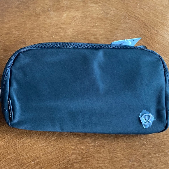 Everywhere Belt Bag - Black w Lululemon on Strap - Picture 2 of 3